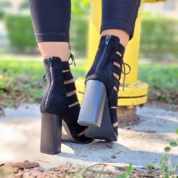 Women's Black Lace up Chunky Block High Heel Booties - Picture 3 of 7